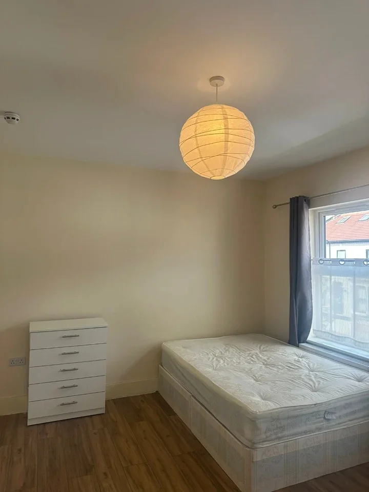 Room Etchingham Road in Greater London