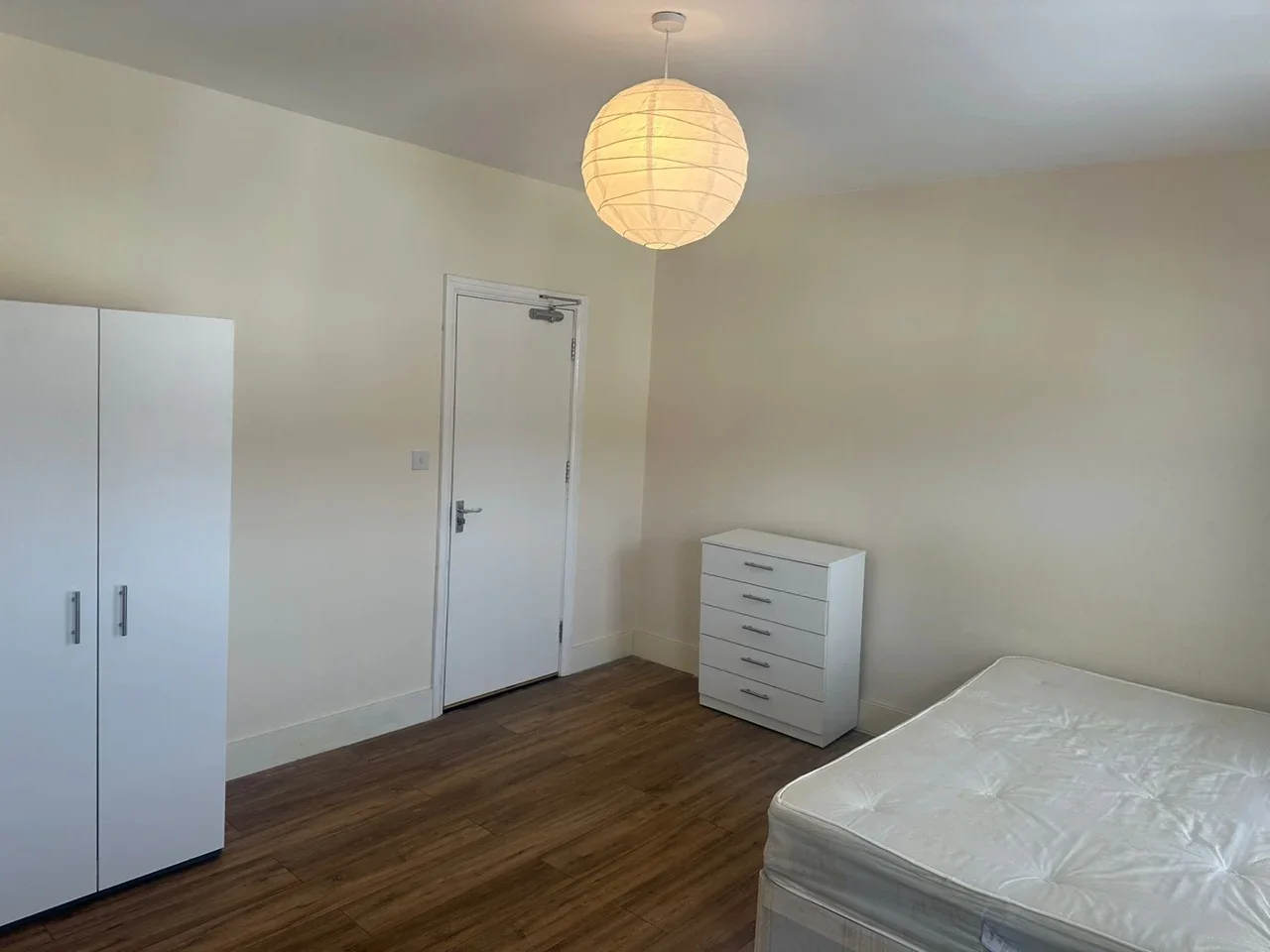 Room Etchingham Road in Greater London