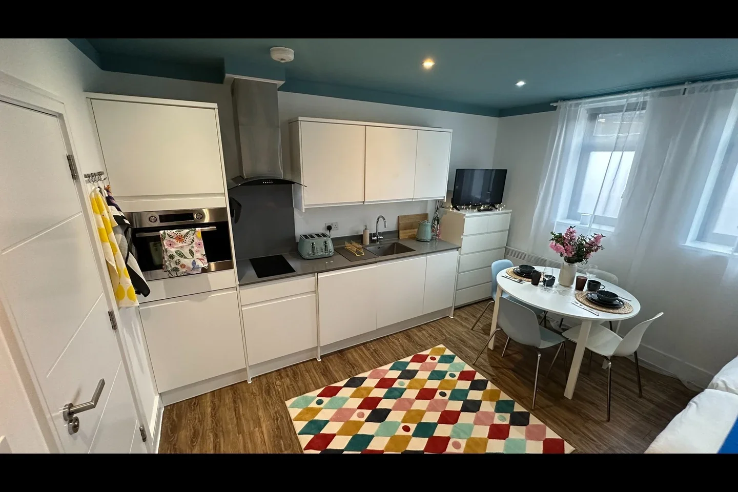 Flat Grange Road in Greater London