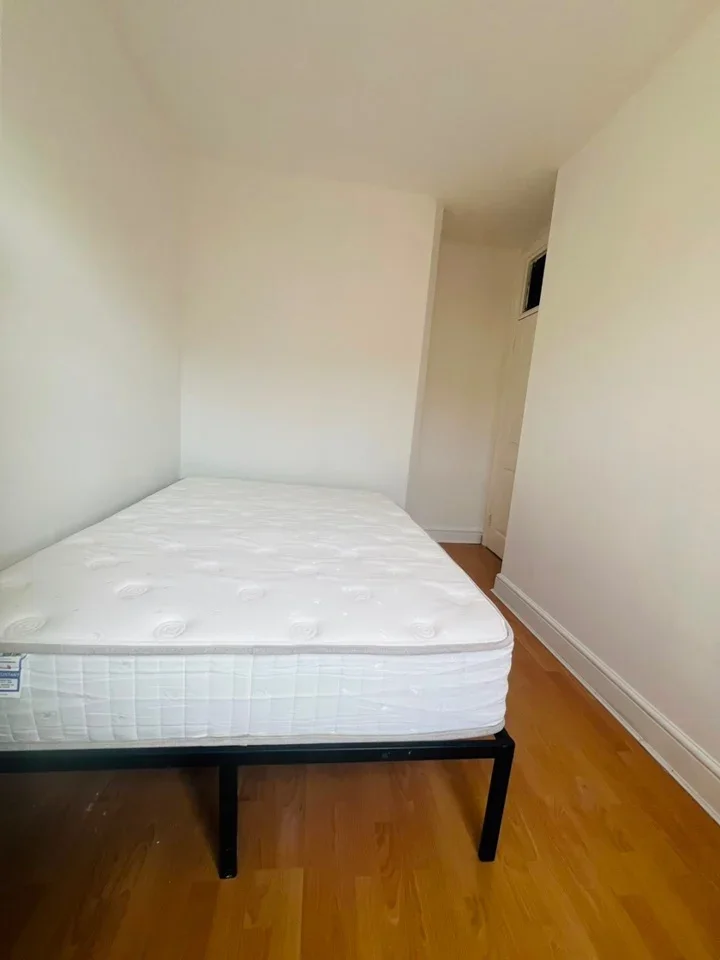 Flat Chalsey Road in Greater London