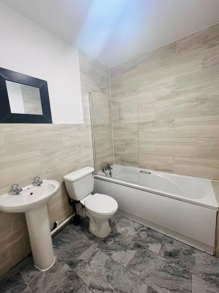 Flat Chalsey Road in Greater London
