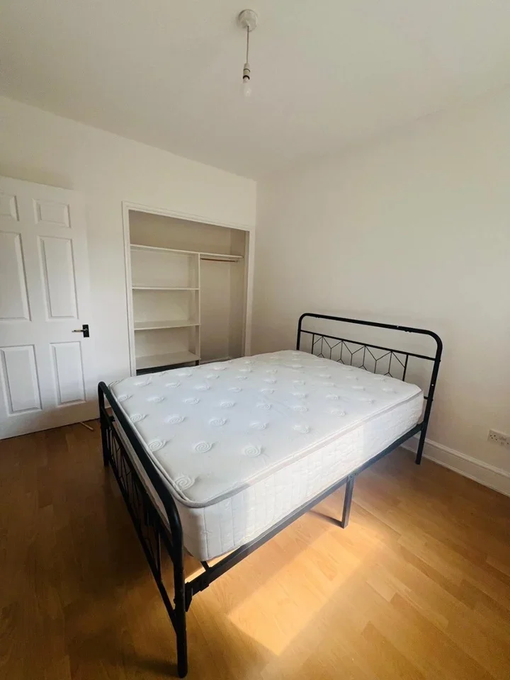 Flat Chalsey Road in Greater London