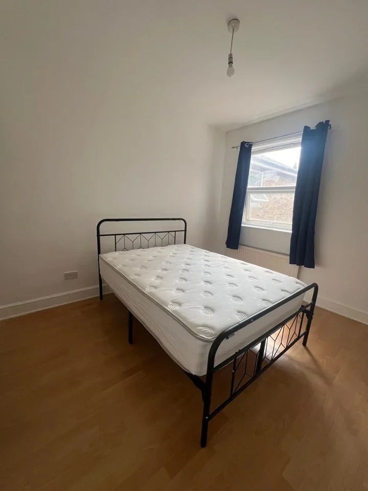 Flat Chalsey Road in Greater London