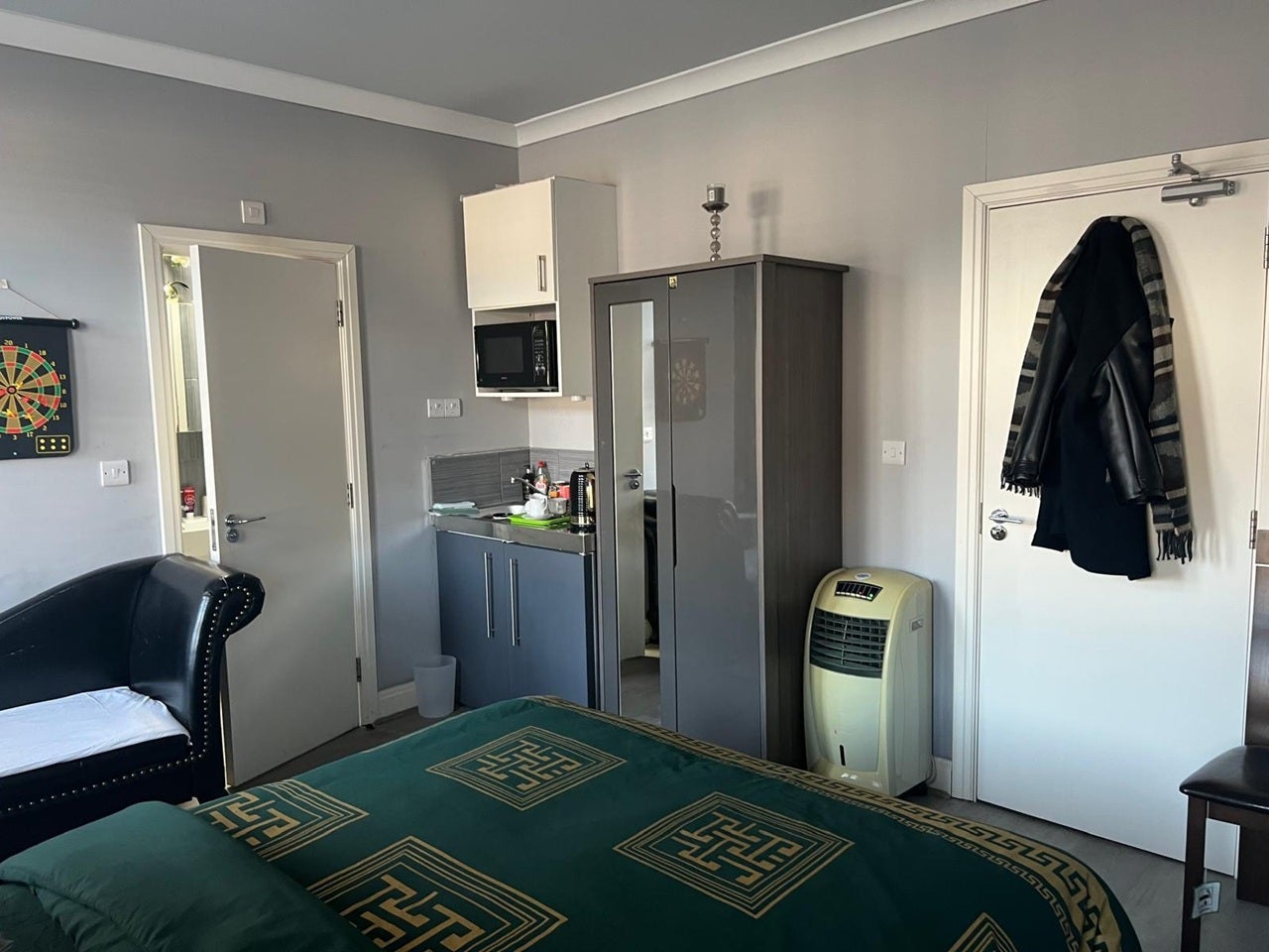 Room Thorold Road in Greater London