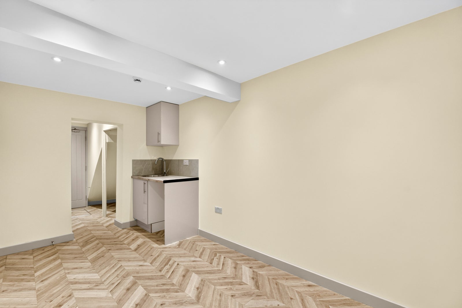 Flat Newington Green Road in Greater London