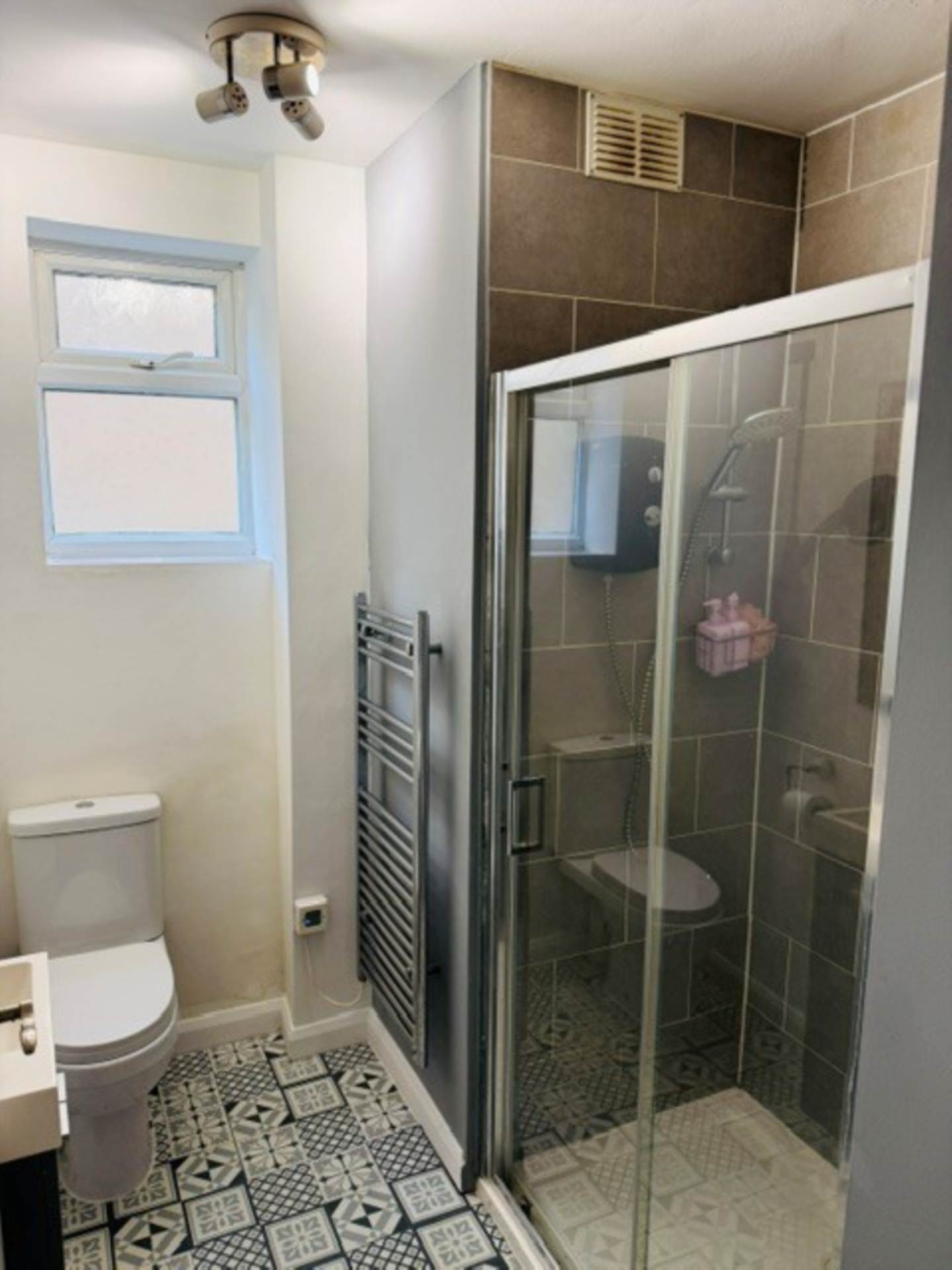 Flat Totteridge Road in High Wycombe