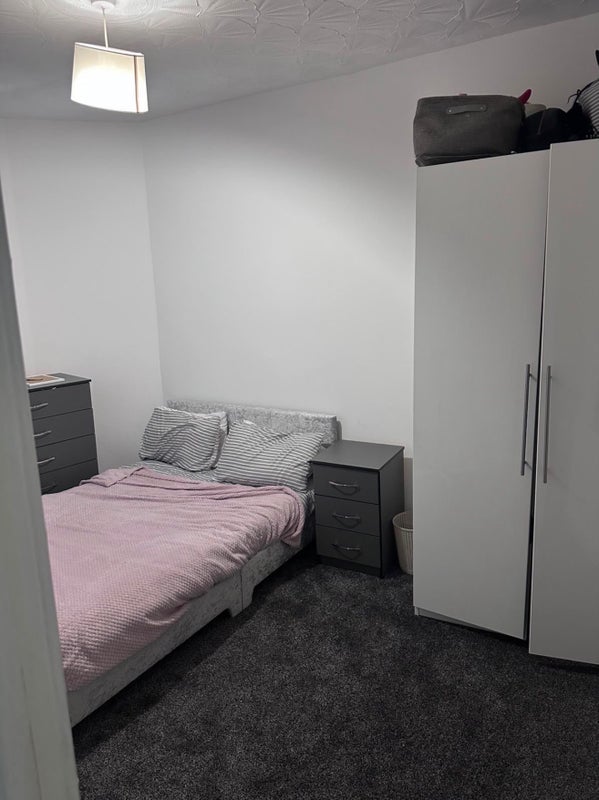 Room Vicarage Road in Sandwell