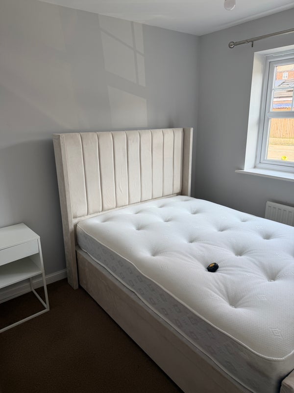 Flat Hudson Close in Bolton