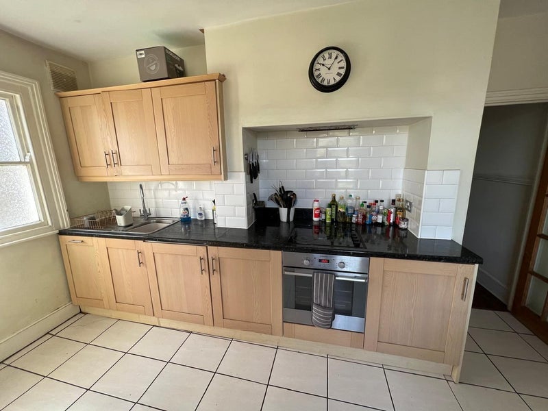Room Quinton Street in Greater London