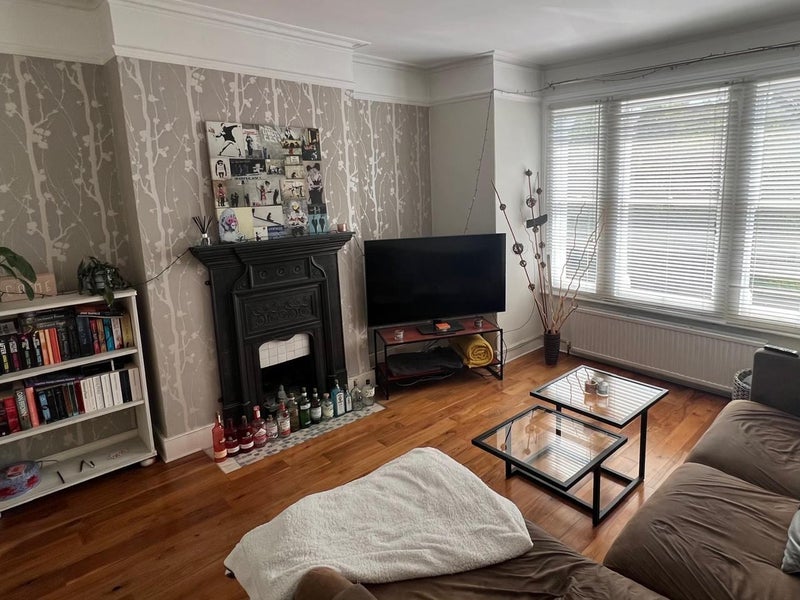 Room Quinton Street in Greater London