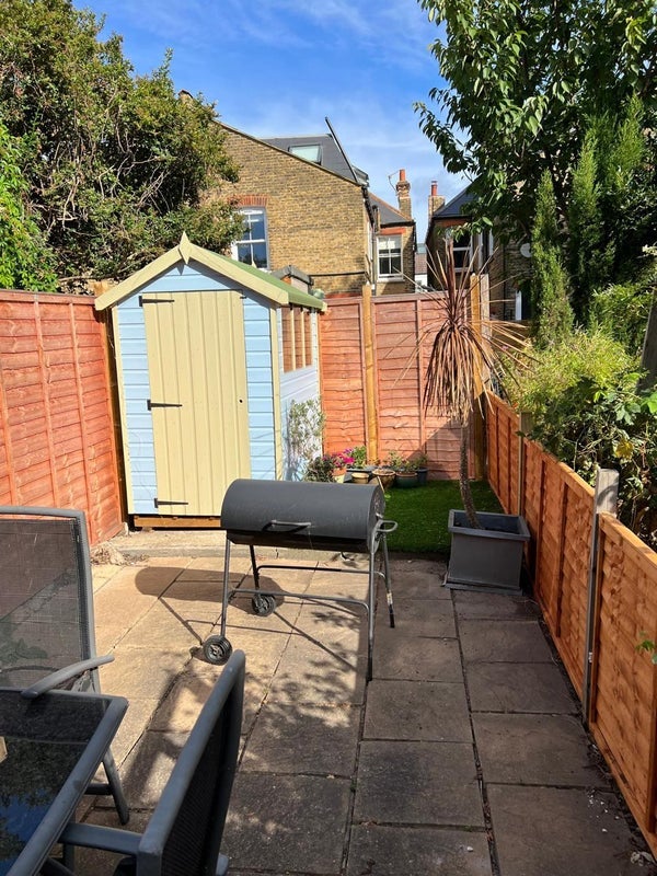 Room Quinton Street in Greater London
