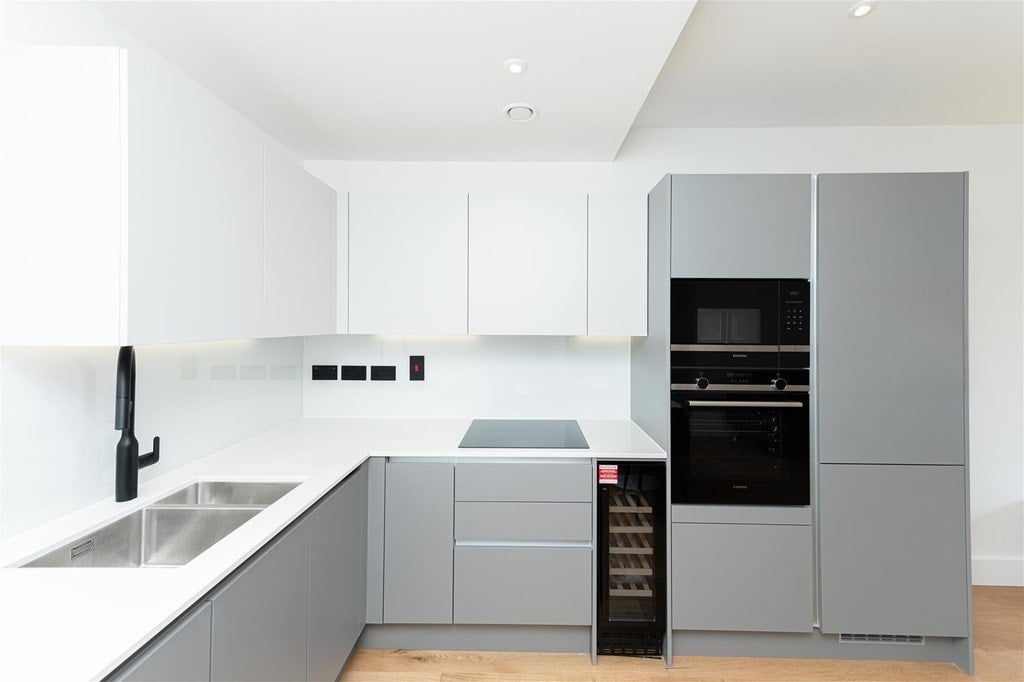 Flat Worgan Street in Greater London