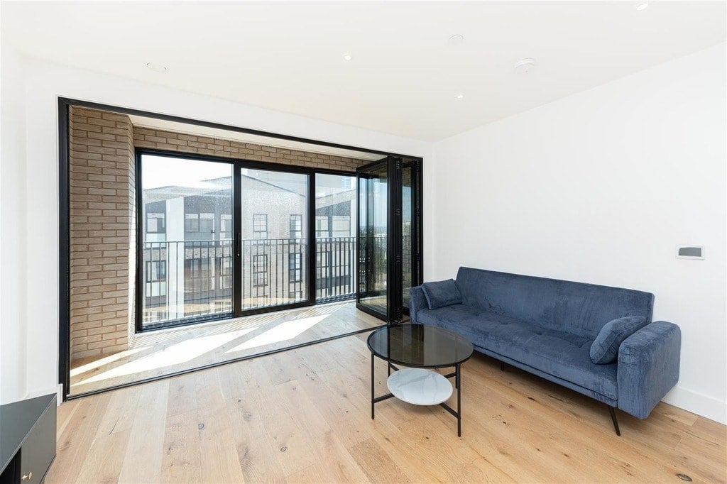Flat Worgan Street in Greater London