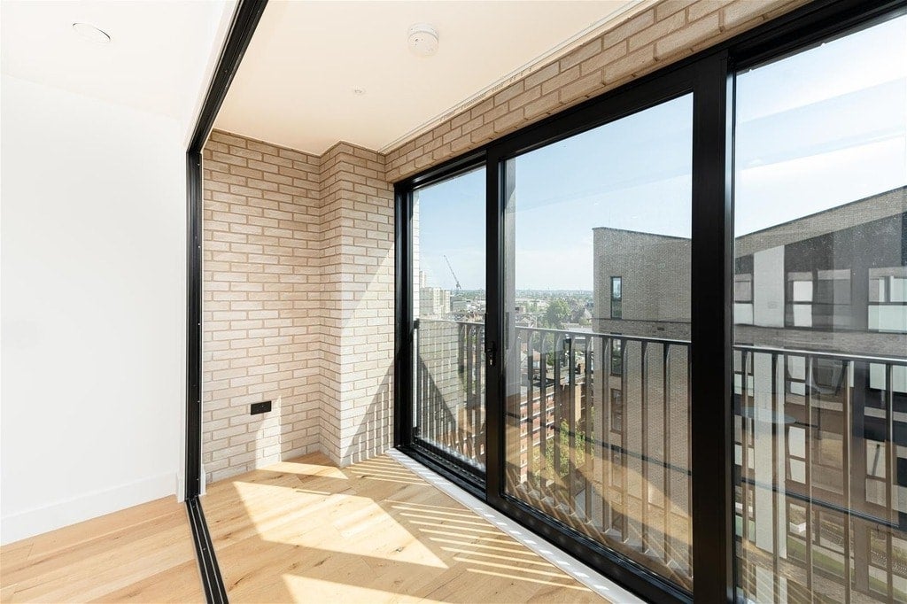 Flat Worgan Street in Greater London