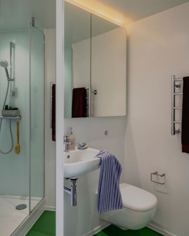 Room Woburn Place in Greater London