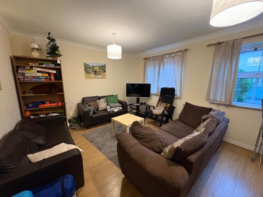 Flat Cedar Road in Southampton