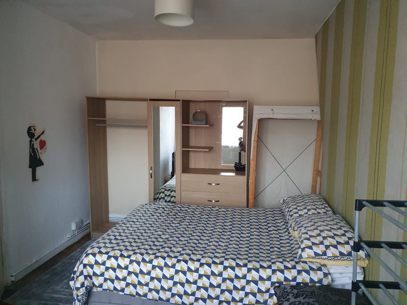 Room Swan Road in Greater London