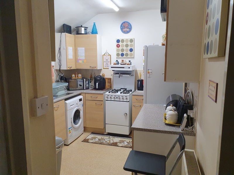 Room Swan Road in Greater London