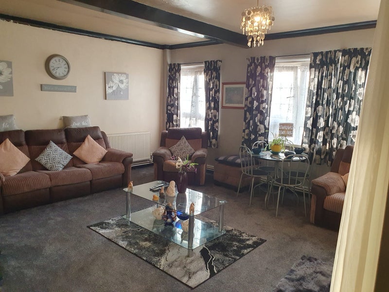 Room Swan Road in Greater London