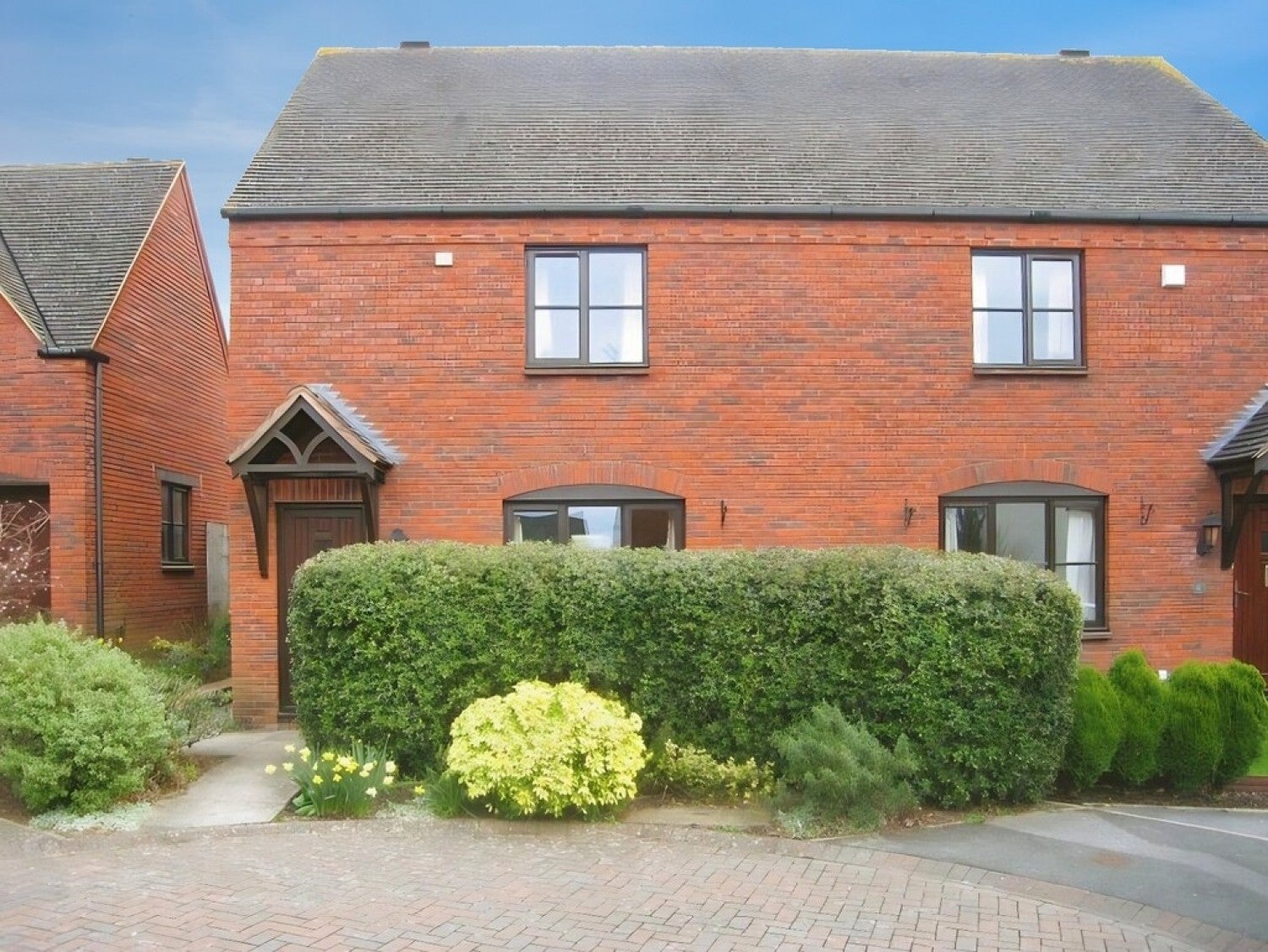 House Broadleaf Close in Exeter