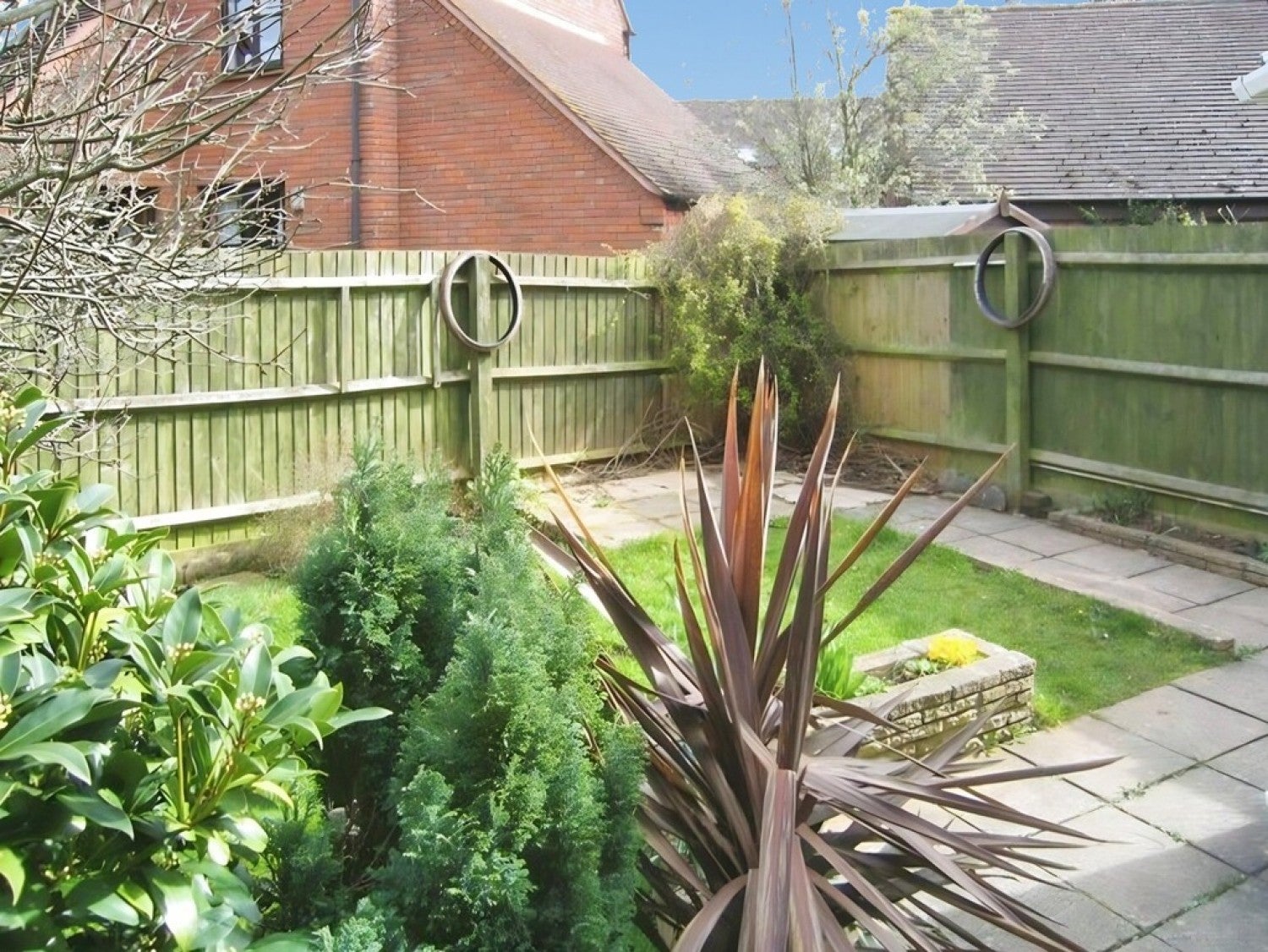 House Broadleaf Close in Exeter