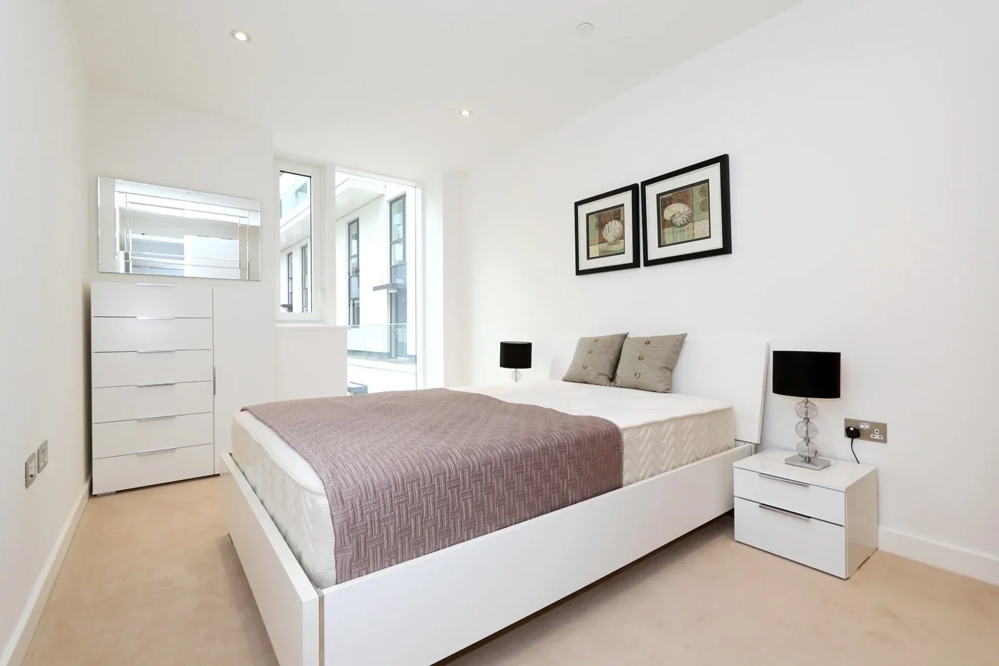 Flat Pilot Walk in Greater London