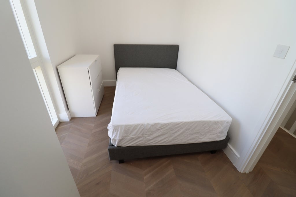 Room Globe Road in Greater London