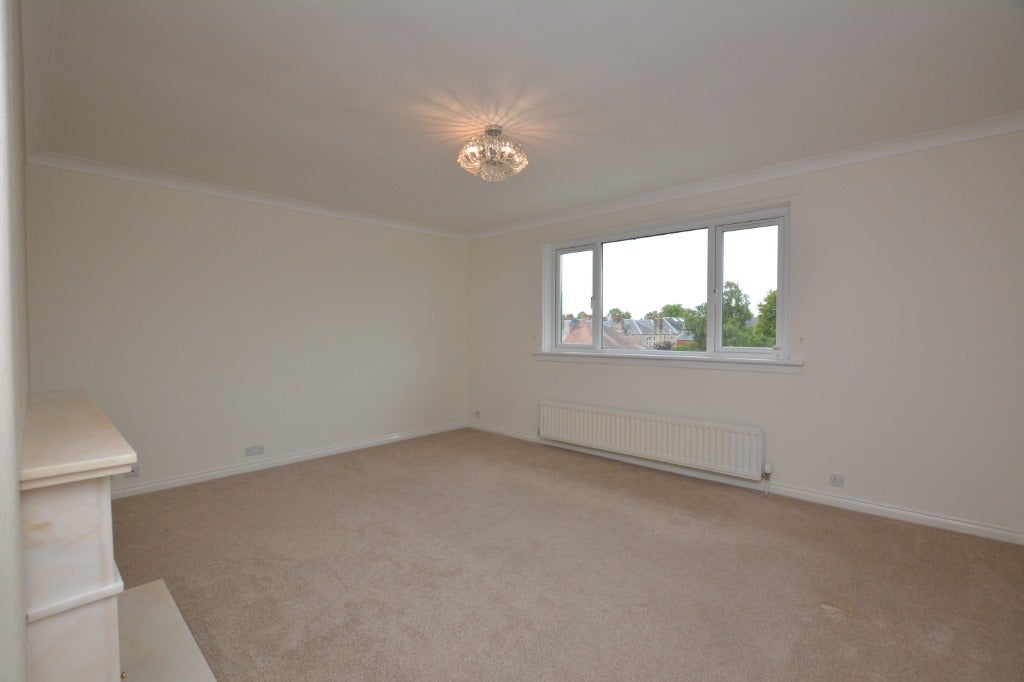 Flat Whitehill Place in Stirling