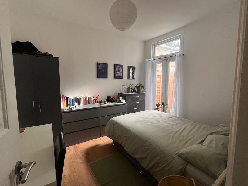 Room Glycena Road in Greater London