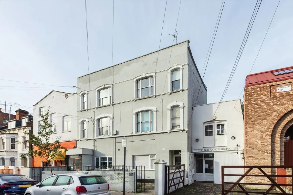 Flat Devonport Road in Greater London