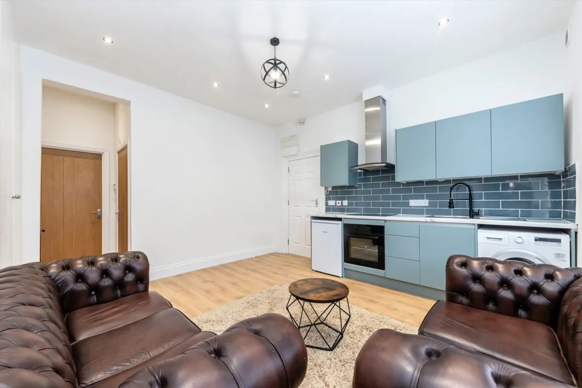 Flat Devonport Road in Greater London