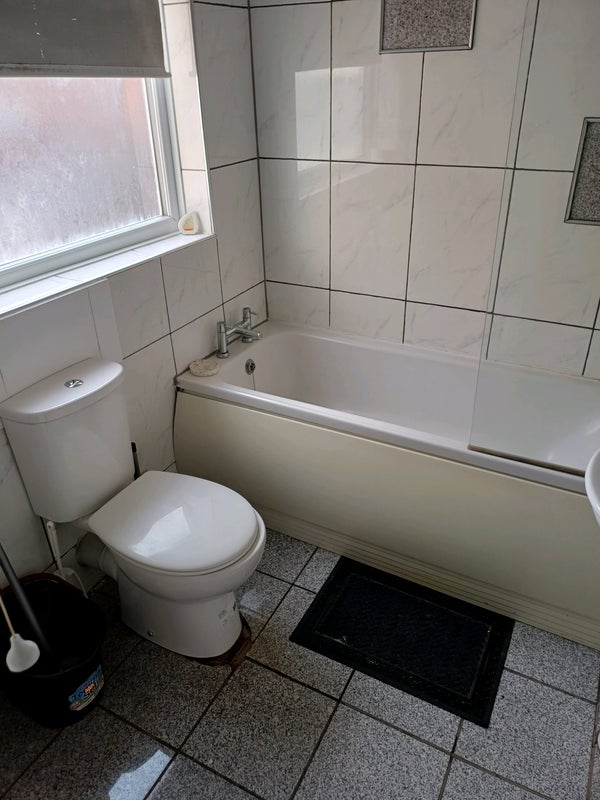 Room Westwood Road in Nottingham