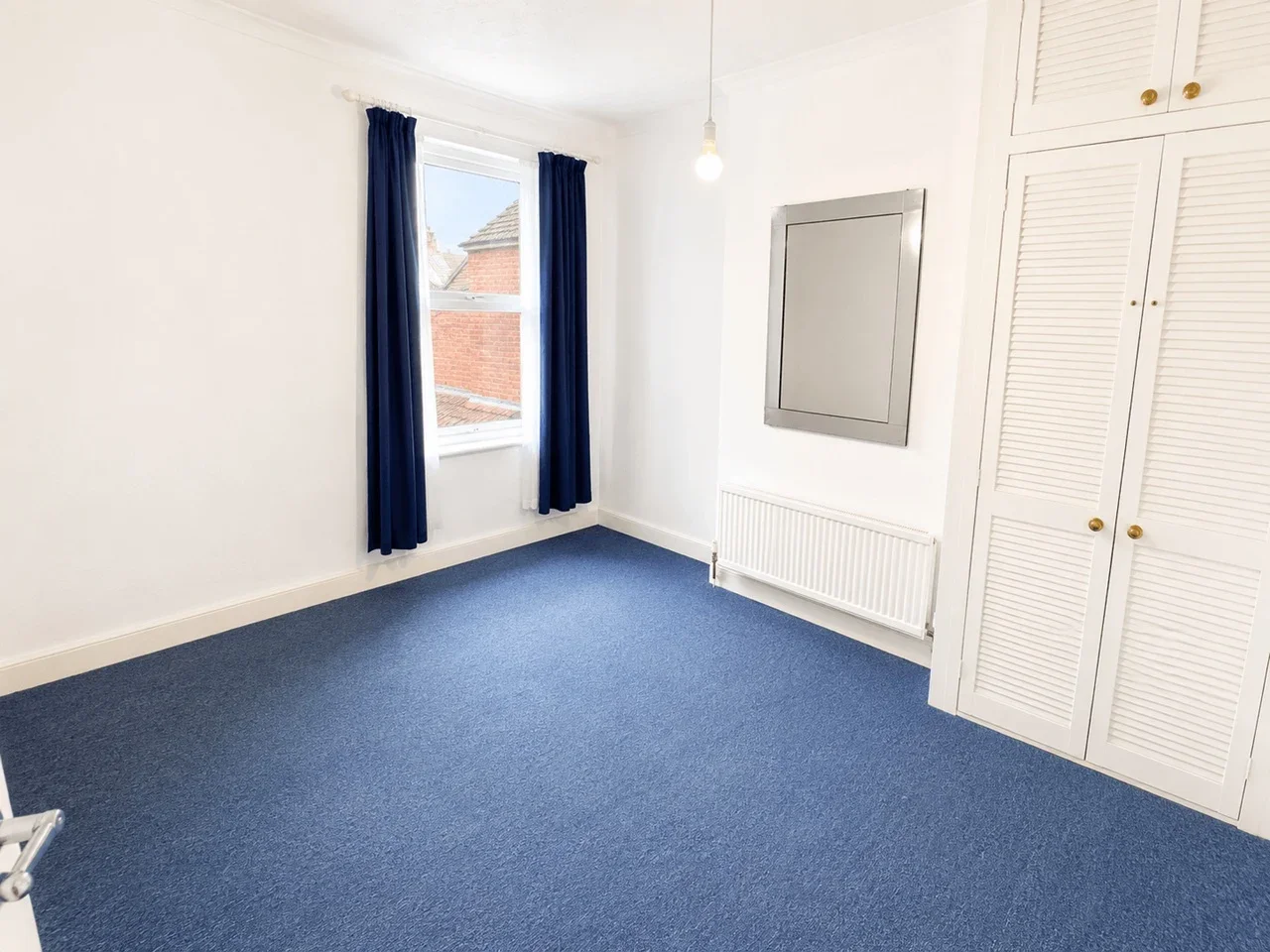 Flat Bulstrode Avenue in Greater London