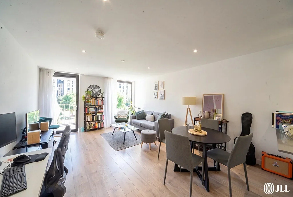 Flat Forrester Way in Greater London