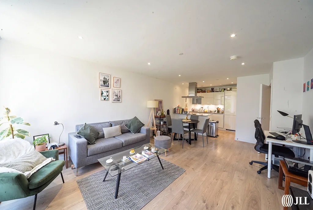 Flat Forrester Way in Greater London