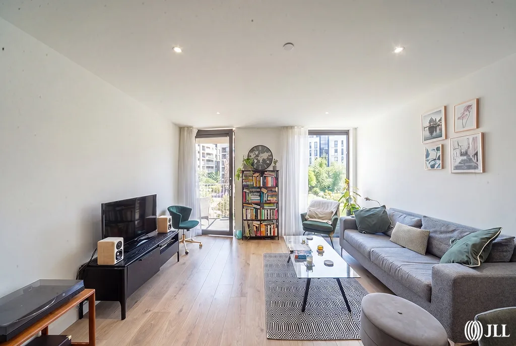 Flat Forrester Way in Greater London