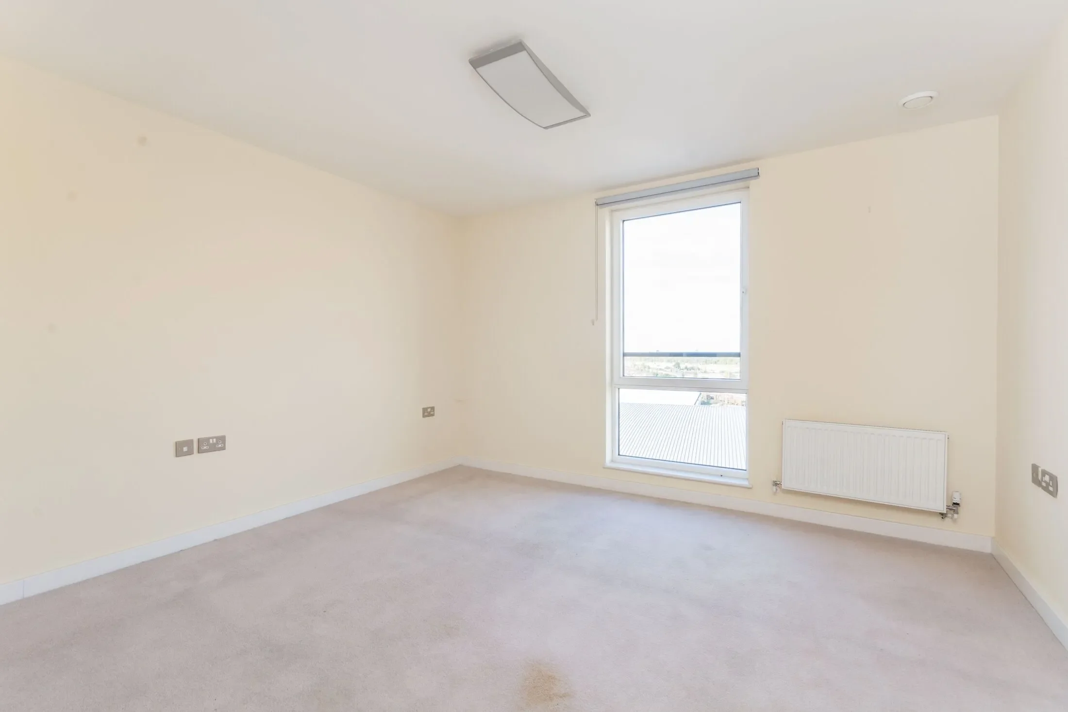 Flat Kingston Road in Greater London