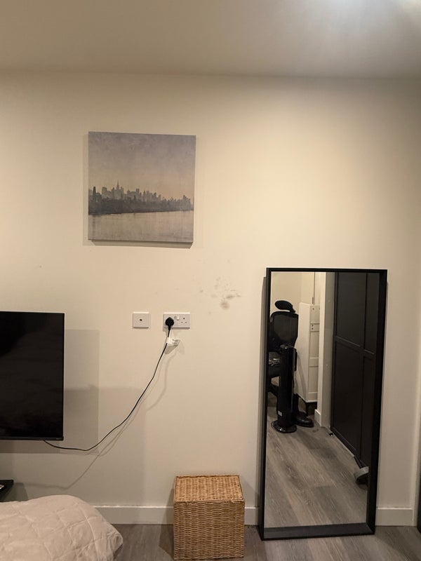 Room Westfield Avenue in Greater London