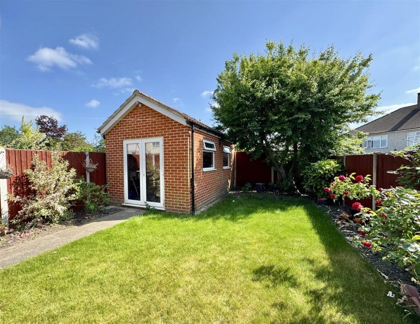 House Sheridan Road in Greater London