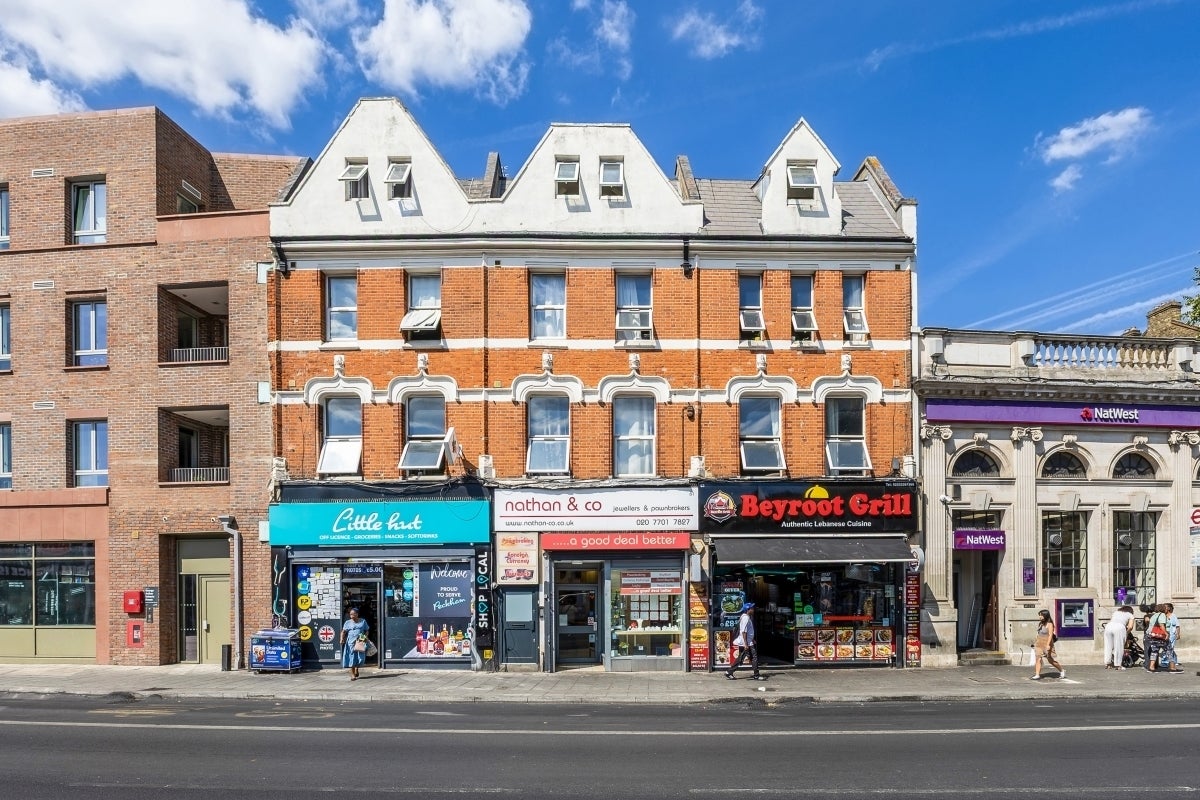 Flat Peckham High Street in Greater London
