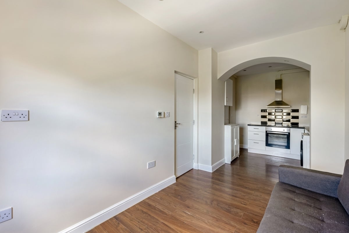 Flat Peckham High Street in Greater London