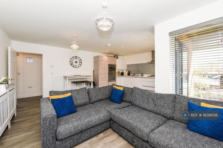 Flat Swanton House in Ebbsfleet Garden City