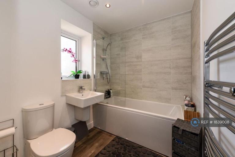 Flat Swanton House in Ebbsfleet Garden City