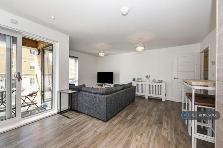 Flat Swanton House in Ebbsfleet Garden City