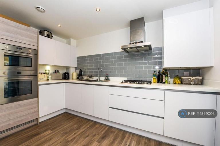 Flat Swanton House in Ebbsfleet Garden City