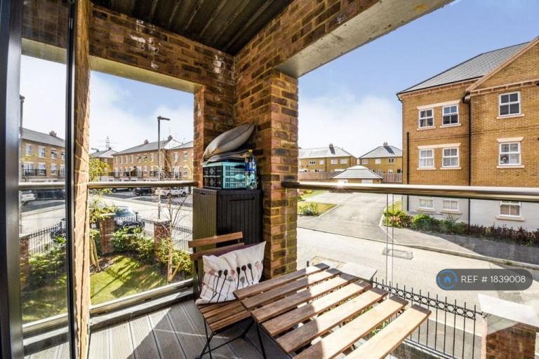 Flat Swanton House in Ebbsfleet Garden City