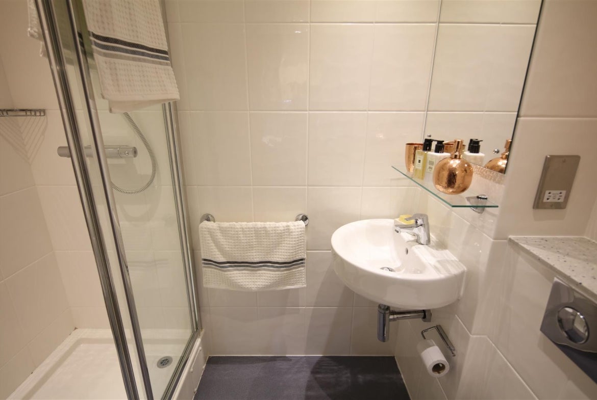 Room Grantham Road in Newcastle upon Tyne