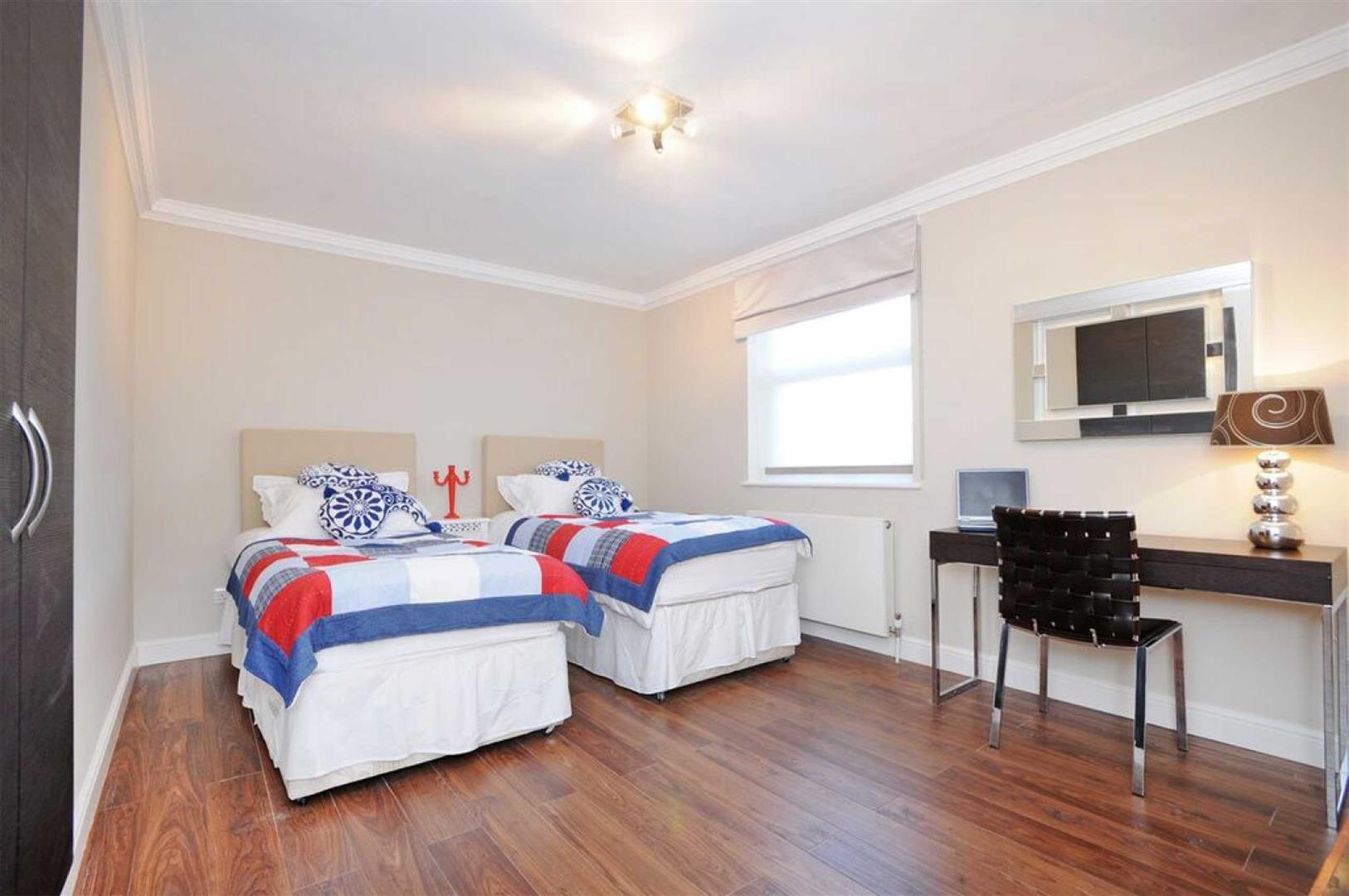 Flat Boydell Court in Greater London