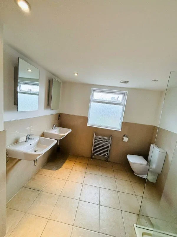 Room Aslett Street in Greater London