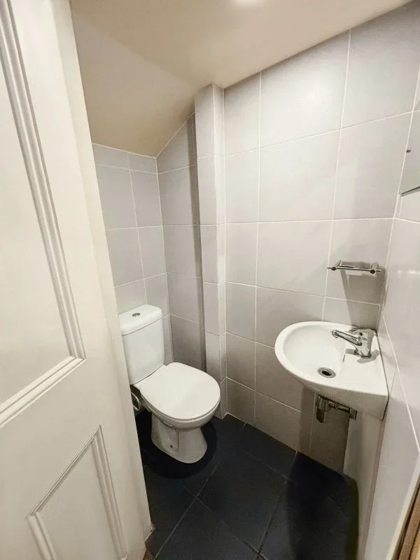 Room Aslett Street in Greater London